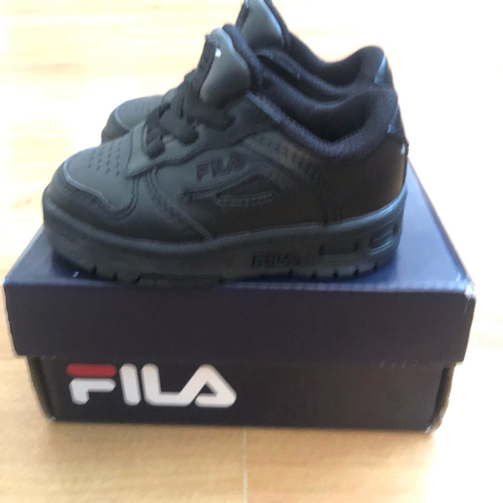 FILA LNX-100 Infant Size 4 Black Leather Sneakers Toddler Shoes - NEW